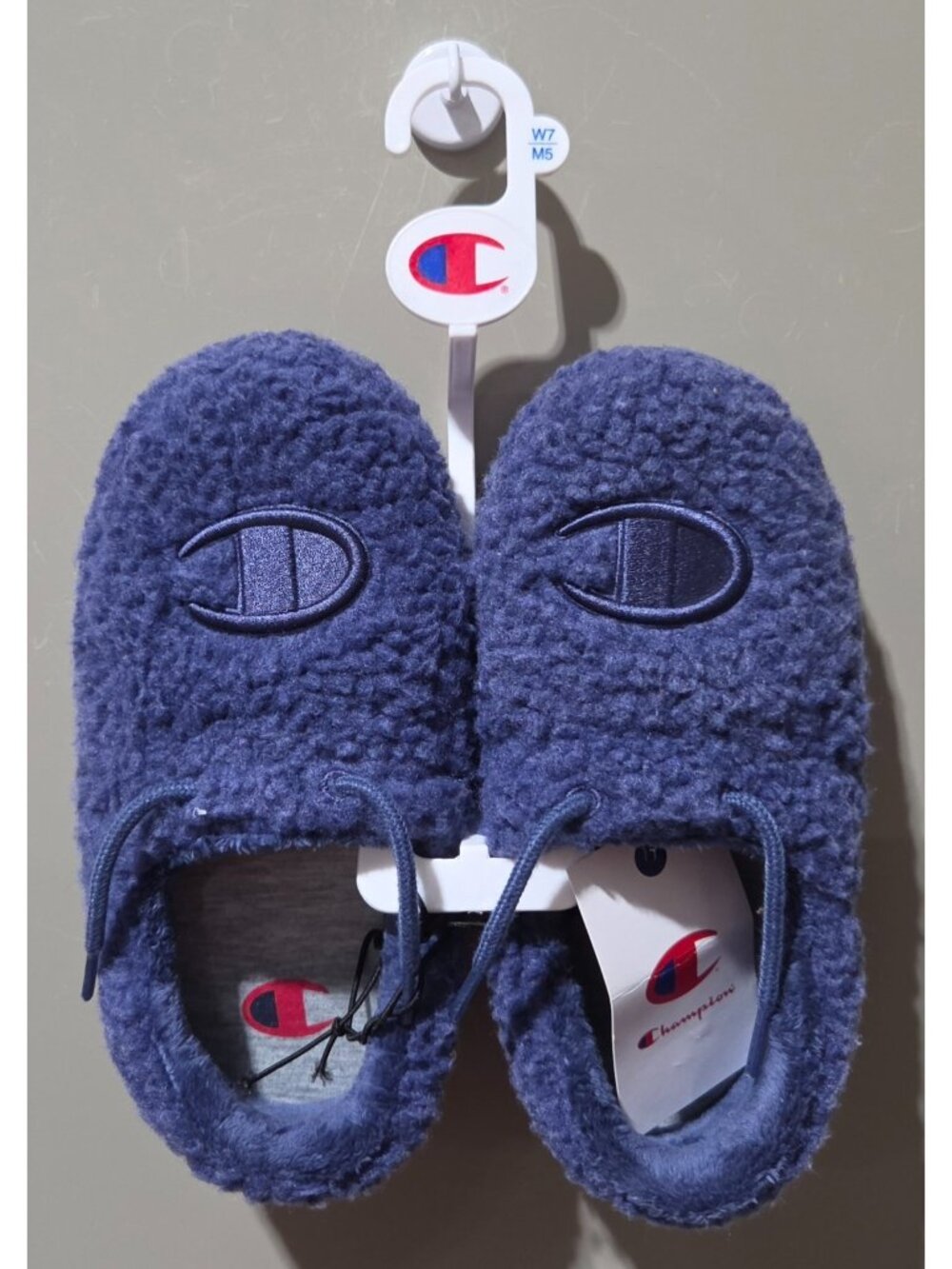 Champion Adult Faux Fur Lined Blue Indoor or Outdoor Slippers -- Women's Size 7